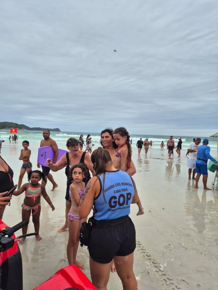 Momentos emocionantes marcam reencontros de crianças com familiares na Praia do Forte
