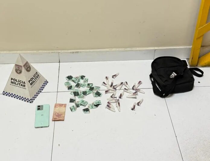 Polícia Militar prende homem por tráfico de drogas no bairro Clube dos Engenheiros, em Araruama