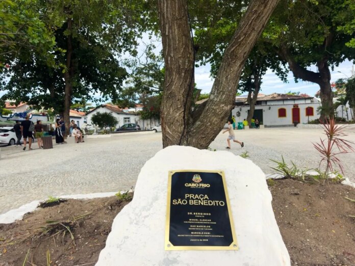 Praça São Benedito, na Passagem, é entregue à população após requalificação urbana