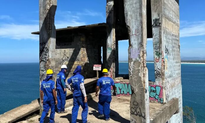 Prefeitura de Arraial do Cabo fecha acesso à Janela do Céu