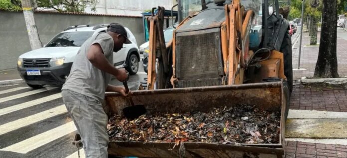 Prefeitura de Cabo Frio intensifica limpeza de bueiros na Avenida Teixeira de Souza e no Canal Itajuru