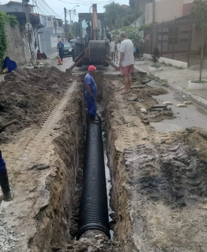Prefeitura de Cabo Frio realiza intervenção de drenagem nas Ruas Alex Novelino e Casimiro de Abreu