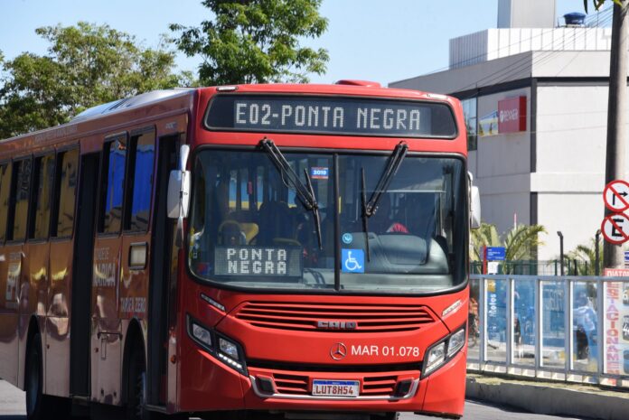 Prefeitura de Maricá amplia horários dos ônibus vermelhinhos que atendem Ponta Negra