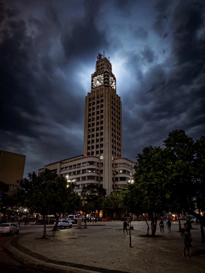 Previsão de chuva fraca a moderada para a noite desta sexta-feira (23/01) | Confira próximos dias