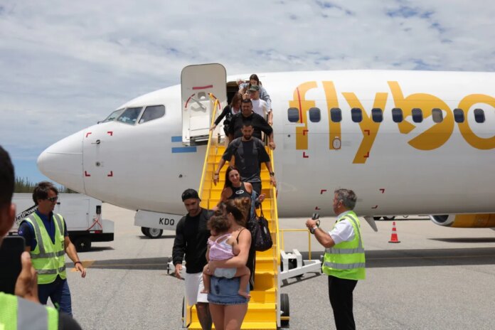 Primeiros turistas argentinos desembarcam em Cabo Frio e marcam retomada dos voos internacionais em 2026