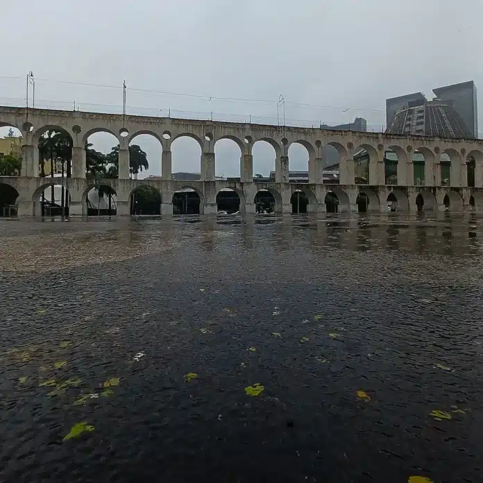 Sexta-feira (23/01) com previsão de chuva isolada, na cidade do Rio de Janeiro; máxima de 26ºC