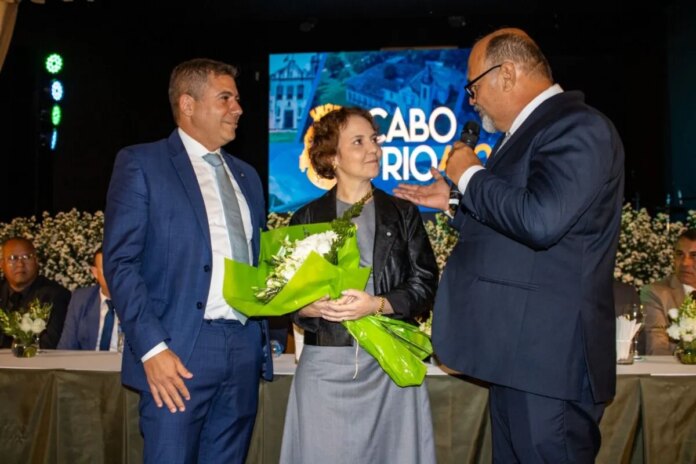 Câmara de Cabo Frio inicia ano legislativo com reconhecimento ao legado social de Aline Rabelo Rangel Azevedo