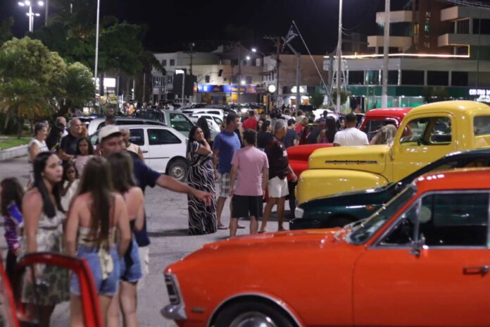 Encontro de carros antigos completa um ano e reúne grande público em São Pedro da Aldeia