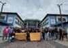 Profissionais da saúde protestam contra nova escala em frente à Prefeitura e não descartam greve