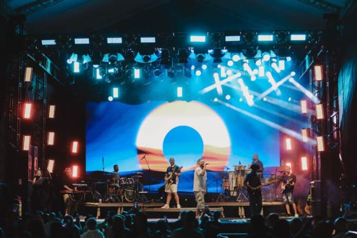Maricá: Maneva empolga público no primeiro dia do Festival Sesc Verão