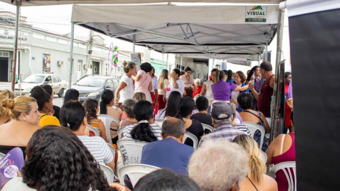 Ônibus Lilás mobiliza população e amplia acesso a serviços em São Pedro da Aldeia