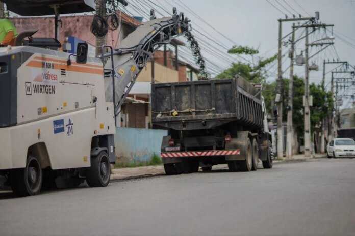 Prefeitura de Cabo Frio inicia obra de asfaltamento da Estradinha até Tangará