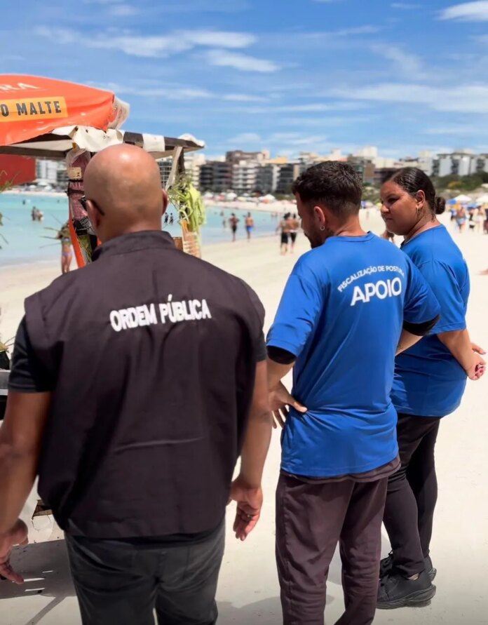Prefeitura de Cabo Frio realiza fiscalização do comércio ambulante na Praia do Forte nesta quarta-feira (4)