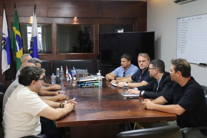 Regularização fundiária em área da Rua do Fogo é tema de reunião técnica na Prefeitura aldeense