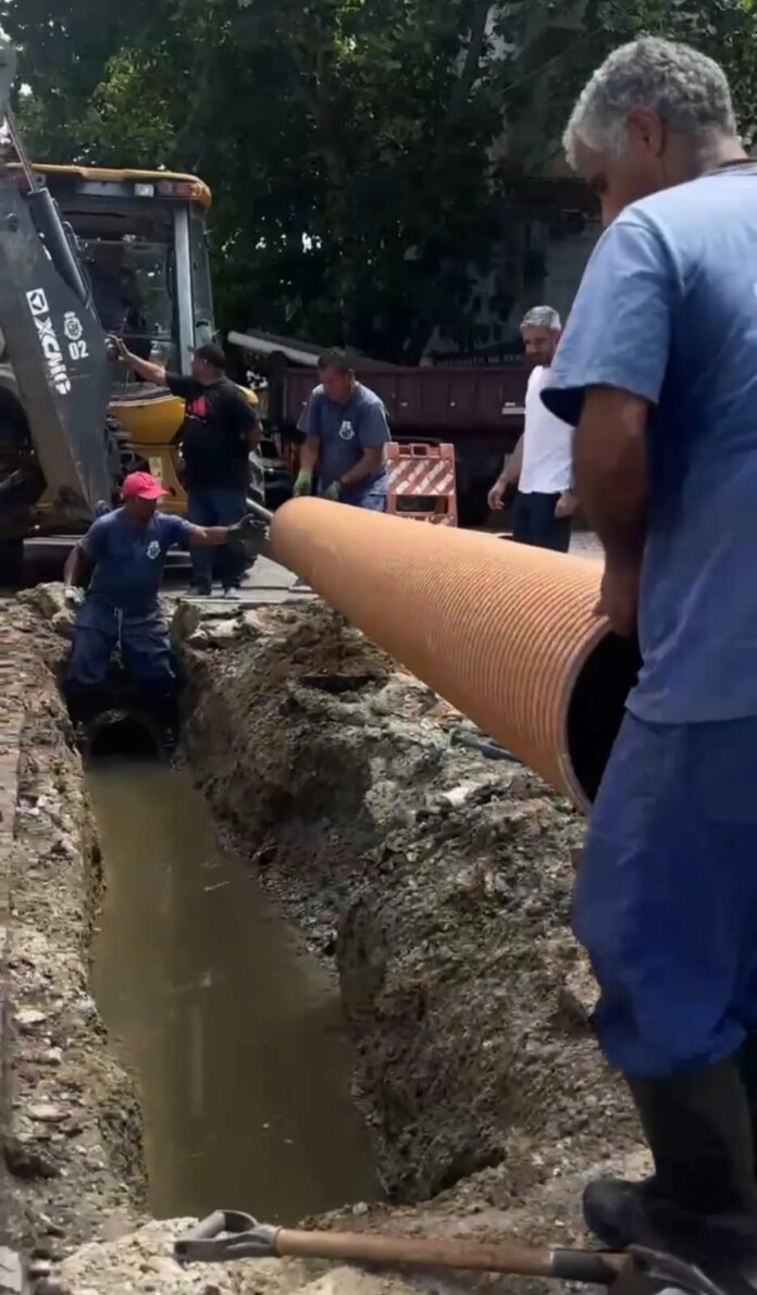 Prefeitura de Cabo Frio substitui manilhas danificadas por tubos PEAD no Centro