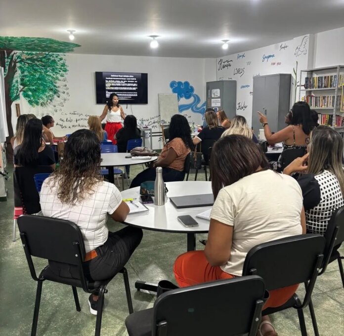 Professores de Cabo Frio participam de curso sobre alfabetização de crianças com deficiência visual