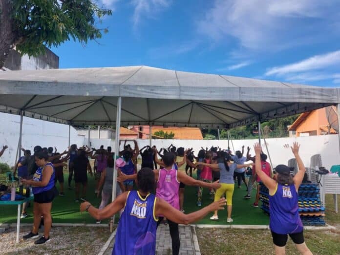 Aulas de dança fortalecem saúde e autoestima de mulheres em Saquarema