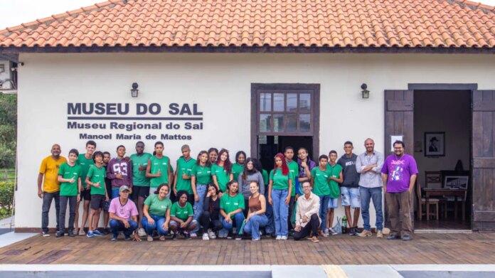 Museu Regional do Sal reforça papel educativo com visita mediada em São Pedro da Aldeia