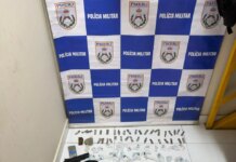 Polícia apreende drogas, simulacro de arma e material do tráfico em Araruama