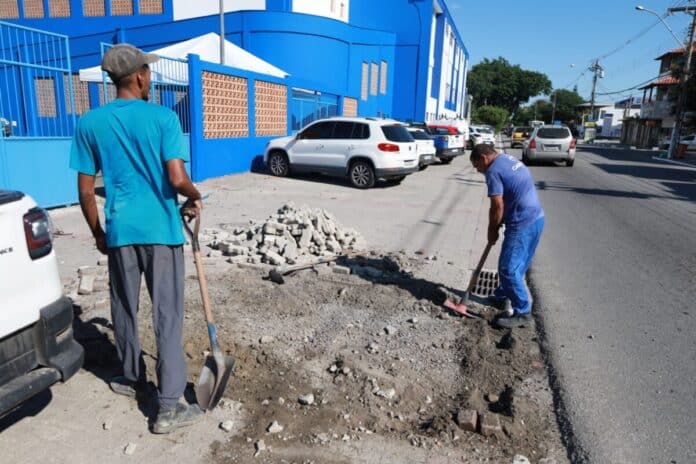 Prefeitura de Cabo Frio realiza serviço de calcetagem no Portinho