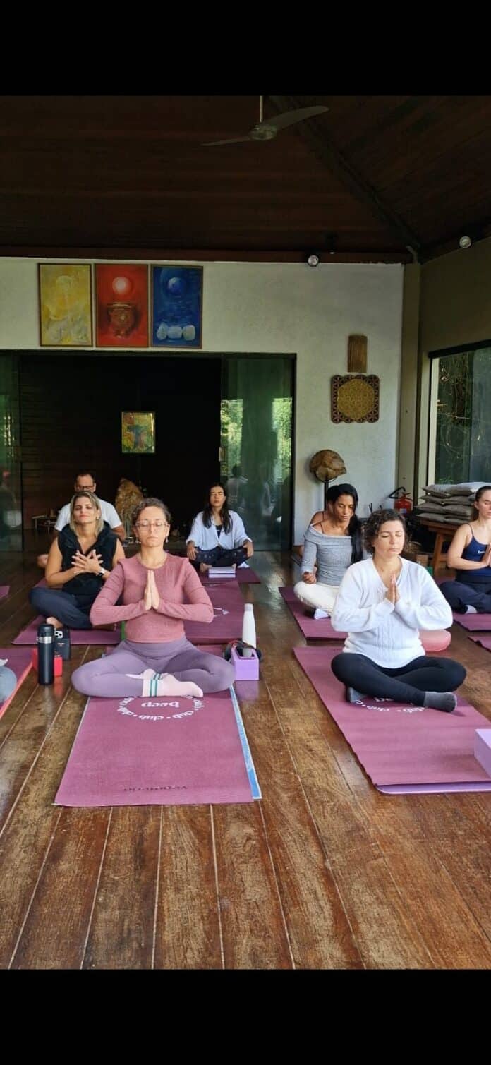 Cabo Frio celebra Dia Internacional do Yoga com evento gratuito no Charitas