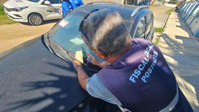 Operação Cabo Frio em Ordem registra três notificações e uma remoção de veículo na segunda-feira (15)
