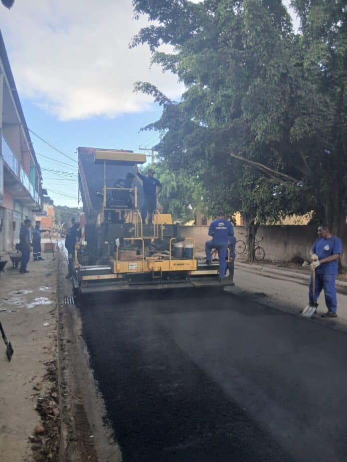 Pavimentação avança na Rua das Pacas, em Tamoios, e alcança 1,15 km de asfalto nesta quarta-feira (3)