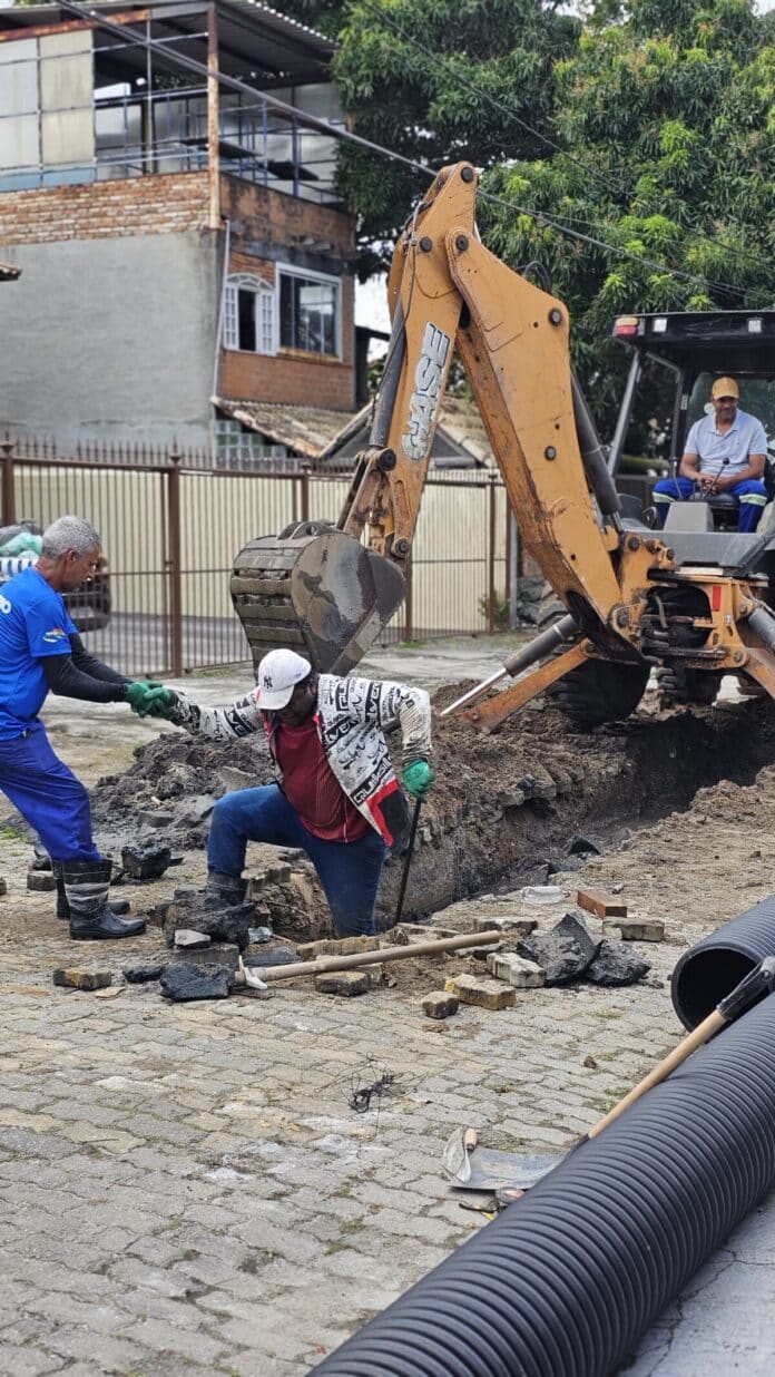Prefeitura de Cabo Frio avança com as obras de recuperação de drenagem e substituição de manilhas na Rua Silex, no bairro Portinho