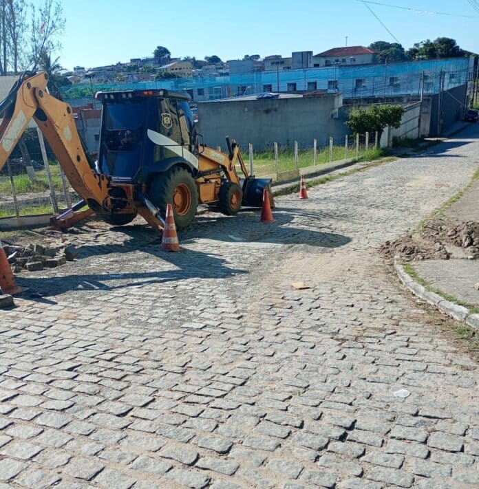 Prefeitura de Cabo Frio realiza correção de afundamento de via no Jardim Esperança