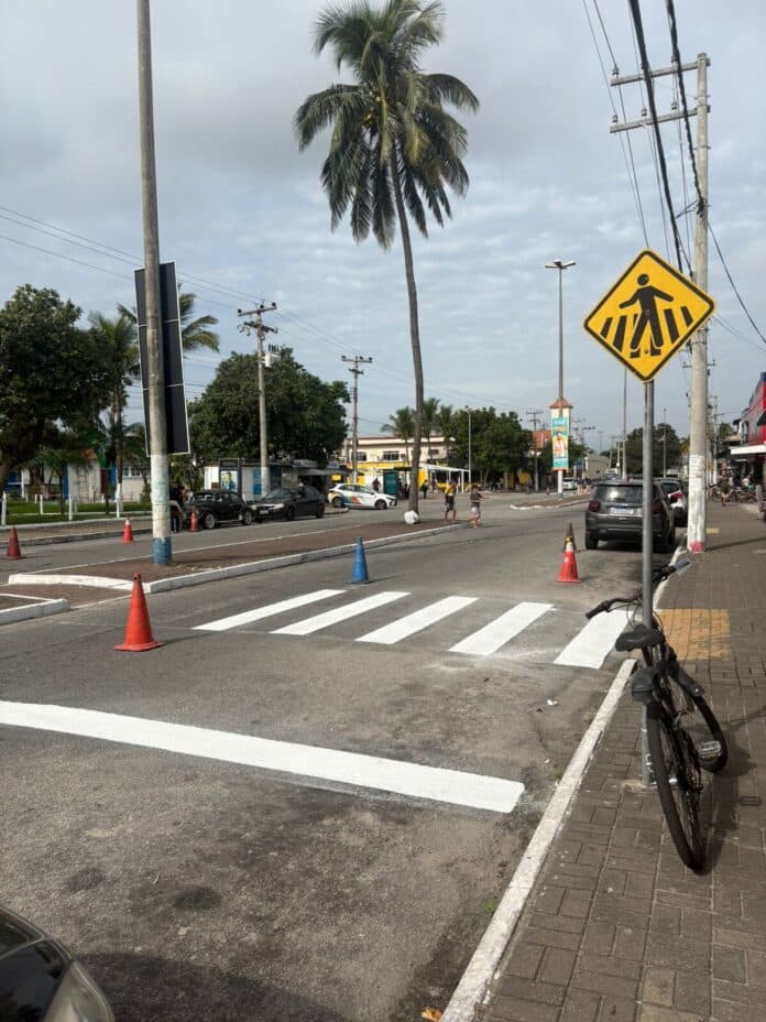 Prefeitura de Cabo Frio revitaliza sinalização na Avenida Lecy Gomes da Costa, em São Cristóvão