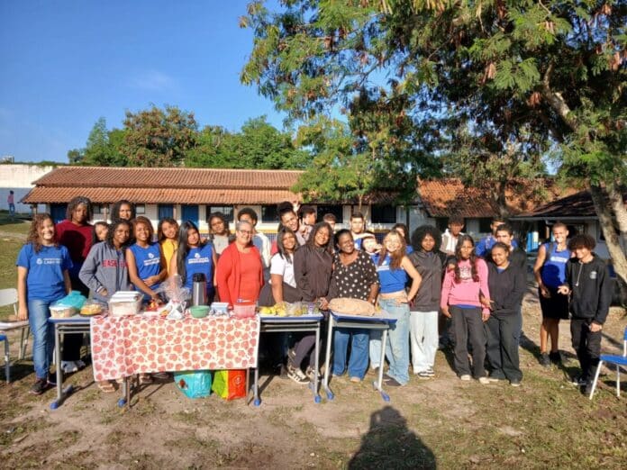 Sarau Literário incentiva leitura e produção artística entre alunos da rede municipal de Cabo Frio