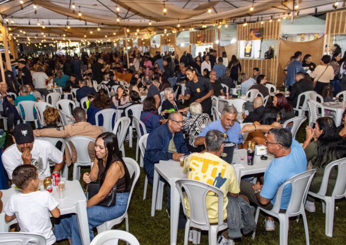 Festival do Camarão de Cabo Frio agita a Praia do Siqueira com muita gastronomia e música diferenciada