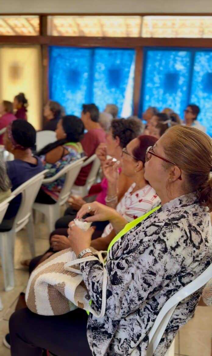 Grupo da Melhor Idade participa de sessão especial em homenagem ao Cinema Brasileiro