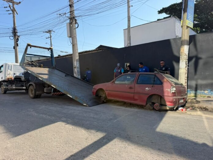 Operação Cabo Frio em Ordem retorna ao Jacaré e remove veículo abandonado