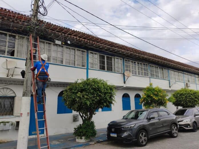 Operação Limpa Fios avança em Cabo Frio e chega ao bairro Jardim Náutilus