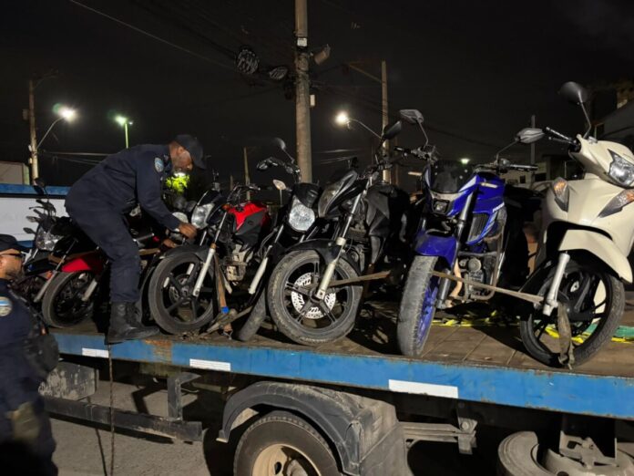 Operação Ruído Zero apreende 38 motos irregulares e dois carros durante três dias de fiscalização no Jardim Esperança