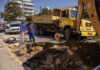 Prefeitura de Cabo Frio recupera rede de drenagem e corrige afundamento de via no Braga Prefeitura de Cabo Frio recupera rede de drenagem e corrige afundamento de via no Braga